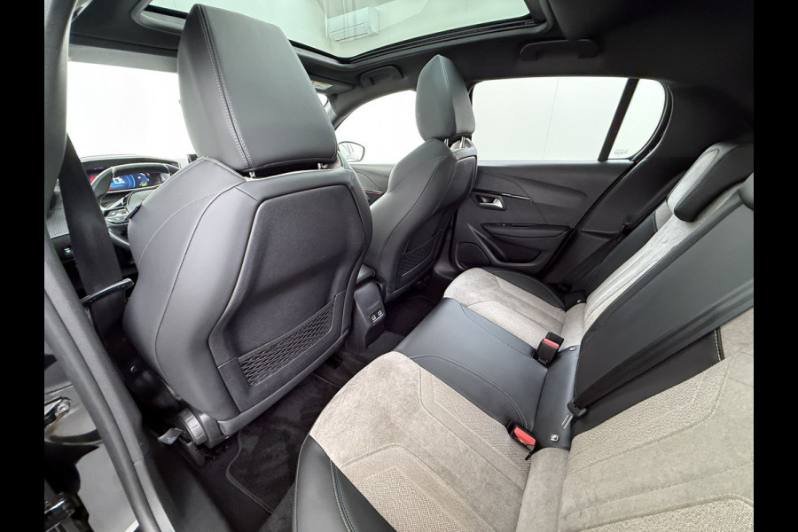 Peugeot e-208 EV GT-line 350 50kWh Pano-dak 360°Camera Leder/Alcantara Adaptive-Cruise Apple Carplay Android Auto Navi Ecc Pdc-a+v SOH 89% Stoelverwarming Led Lmv 17" Regen-Lichtsensor Privacy Glas Keyless DAB+ 1e Eigenaar Origineel Nederlandse Auto Dealeronderhouden Bomvol € 40.000 nieuw!