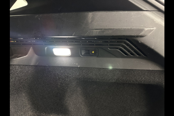 Volkswagen ID.4 First 77 kWh [ 3-Fase ] {SOH-83%} (INCL-BTW) *LEATHER-MICROFIBRE | FULL-LED | ADAPTIVE-CRUISE | HEATED-COMFORTSEATS | DIGI-COCKPIT | AMBIENTLIGHT | NAVI-FULLMAP | PDC | TOWBAR | PRIVACY-GLASS | CAMERA | 20''ALU*