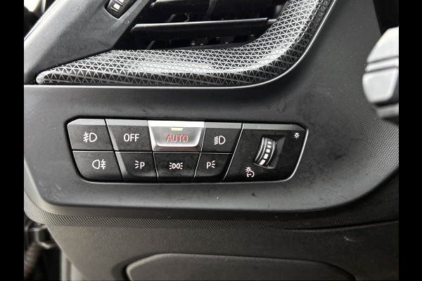 BMW 1-serie 118i Business Edition Plus | NL-Auto | Perf onderH | 2e eig | Dig Dash | StoelverW | AchterCam | Climate | Cruise |ETC