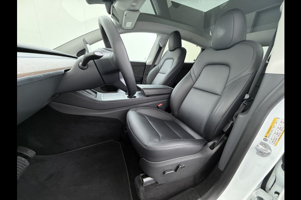 Tesla Model Y RWD Warmtepomp LFP-Accu Leer Lmv Camera's Pano-dak Adap.Cruise Navi Ecc Autopilot Stoel+Stuur+Achterbank Verwarming Elek.Achterklep Dodehoek detector Draadloze telefoonlader SOH 93% 1e Eigenaar Origineel Nederlandse Auto 1.600KG Trekgewicht