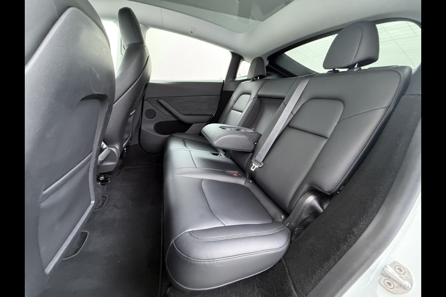 Tesla Model Y RWD Warmtepomp LFP-Accu Leer Lmv Camera's Pano-dak Adap.Cruise Navi Ecc Autopilot Stoel+Stuur+Achterbank Verwarming Elek.Achterklep Dodehoek detector Draadloze telefoonlader SOH 93% 1e Eigenaar Origineel Nederlandse Auto 1.600KG Trekgewicht