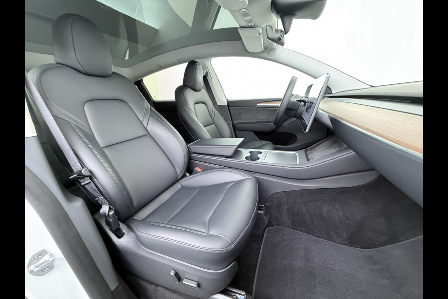 Tesla Model Y RWD Warmtepomp LFP-Accu Leer Lmv Camera's Pano-dak Adap.Cruise Navi Ecc Autopilot Stoel+Stuur+Achterbank Verwarming Elek.Achterklep Dodehoek detector Draadloze telefoonlader SOH 93% 1e Eigenaar Origineel Nederlandse Auto 1.600KG Trekgewicht