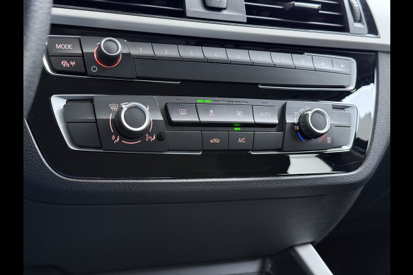 BMW 1-serie 118i AUT-8 Sport Navi Ecc Trekhaak Pdc Sportstoelen Corporate Edition Lmv 17" Regen-Lichtsensor Isofix Bluetooth Origineel Nederlandse Auto Zeer nette BMW 118I