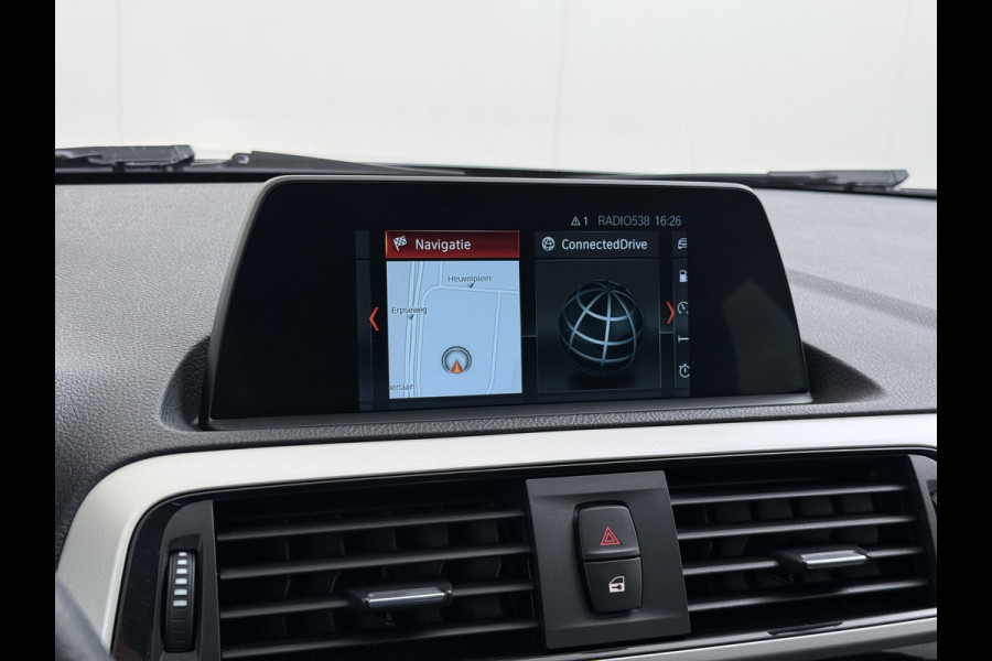 BMW 1-serie 118i AUT-8 Sport Navi Ecc Trekhaak Pdc Sportstoelen Corporate Edition Lmv 17" Regen-Lichtsensor Isofix Bluetooth Origineel Nederlandse Auto Zeer nette BMW 118I