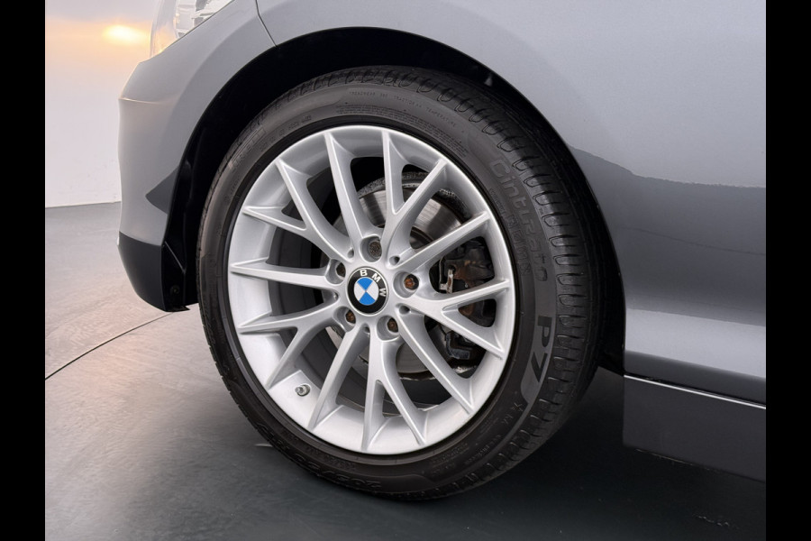 BMW 1-serie 118i AUT-8 Sport Navi Ecc Trekhaak Pdc Sportstoelen Corporate Edition Lmv 17" Regen-Lichtsensor Isofix Bluetooth Origineel Nederlandse Auto Zeer nette BMW 118I