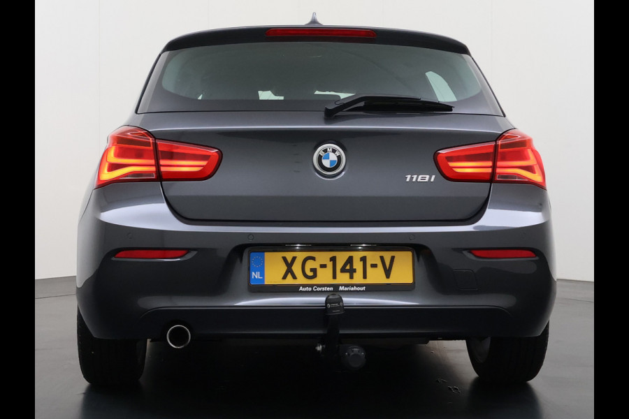 BMW 1-serie 118i AUT-8 Sport Navi Ecc Trekhaak Pdc Sportstoelen Corporate Edition Lmv 17" Regen-Lichtsensor Isofix Bluetooth Origineel Nederlandse Auto Zeer nette BMW 118I