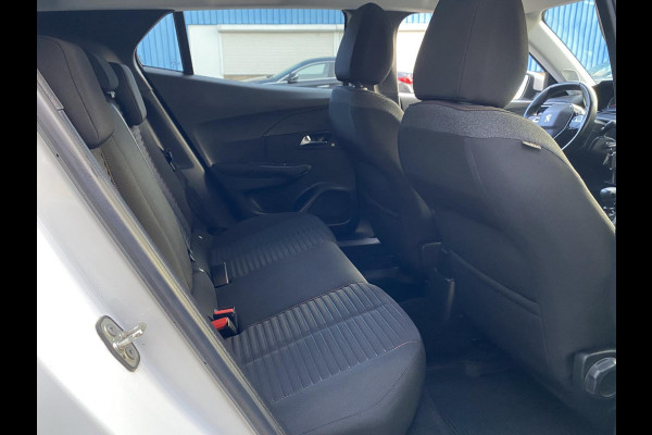 Peugeot 2008 1.2 PureTech Active Pack - Navigatie / Apple CarPlay I Airco I 18" Sport velgen LED I PDC I Dealer onderhouden