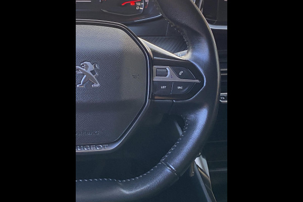 Peugeot 2008 1.2 PureTech Active Pack - Navigatie / Apple CarPlay I Airco I 18" Sport velgen LED I PDC I Dealer onderhouden