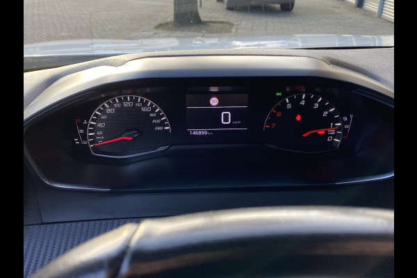 Peugeot 2008 1.2 PureTech Active Pack - Navigatie / Apple CarPlay I Airco I 18" Sport velgen LED I PDC I Dealer onderhouden