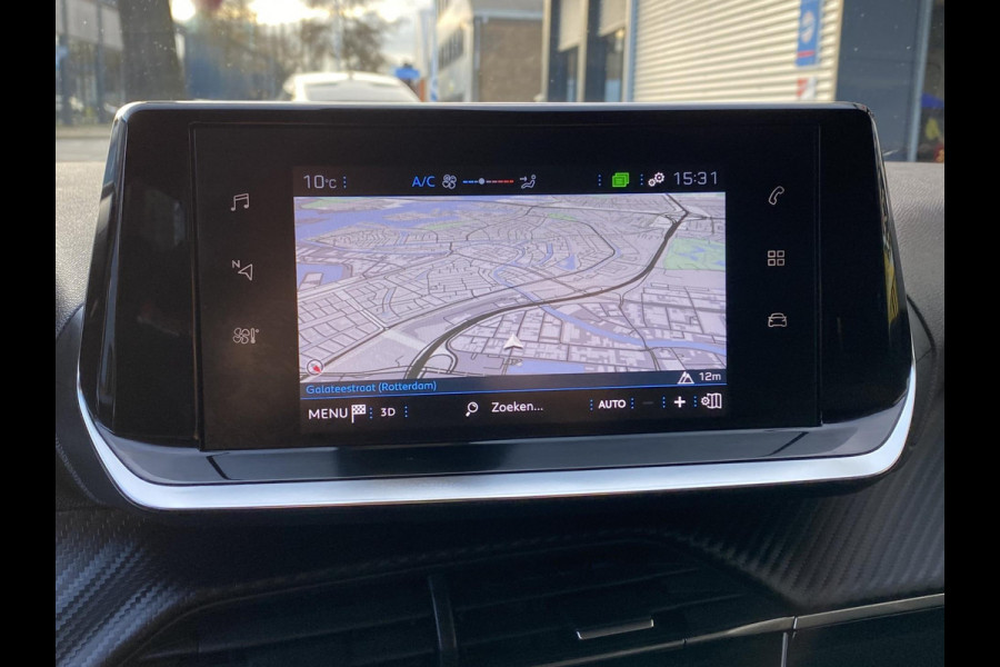 Peugeot 2008 1.2 PureTech Active Pack - Navigatie / Apple CarPlay I Airco I 18" Sport velgen LED I PDC I Dealer onderhouden