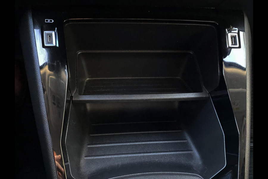 Peugeot 2008 1.2 PureTech Active Pack - Navigatie / Apple CarPlay I Airco I 18" Sport velgen LED I PDC I Dealer onderhouden