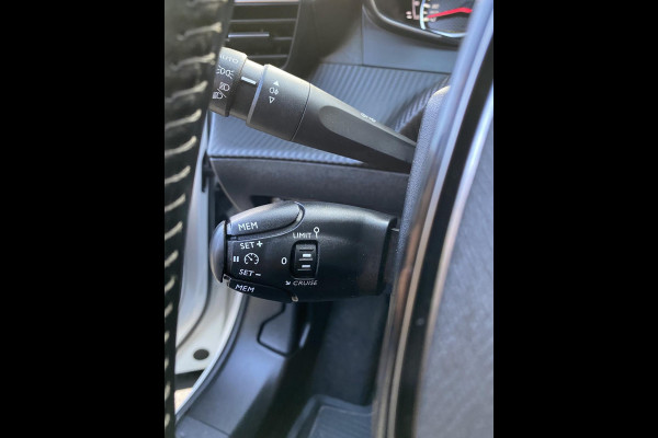 Peugeot 2008 1.2 PureTech Active Pack - Navigatie / Apple CarPlay I Airco I 18" Sport velgen LED I PDC I Dealer onderhouden