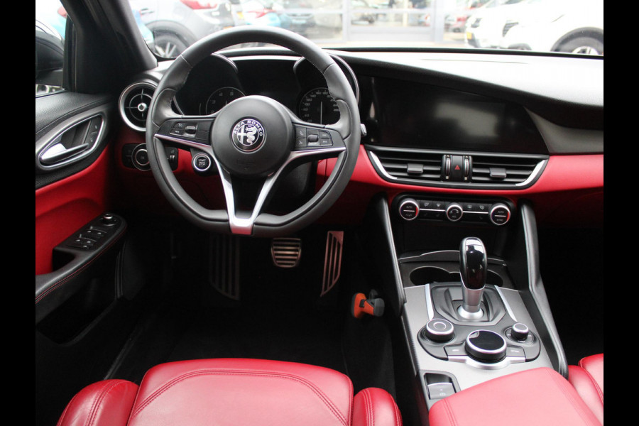 Alfa Romeo Giulia 2.0T Super | 320 PK | RAGAZZON EINDDEMPER | LEDEREN BEKLEDING | AFNEEMBARE TREKHAAK |