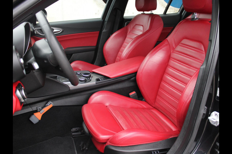 Alfa Romeo Giulia 2.0T Super | 320 PK | RAGAZZON EINDDEMPER | LEDEREN BEKLEDING | AFNEEMBARE TREKHAAK |