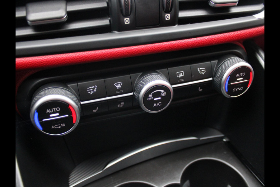 Alfa Romeo Giulia 2.0T Super | 320 PK | RAGAZZON EINDDEMPER | LEDEREN BEKLEDING | AFNEEMBARE TREKHAAK |