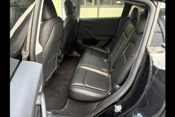 Tesla Model Y Long Range AWD 75 kWh SOH 84% | Navigatie | Leder | Stoelverwarming | FSD systeem AutoPilot