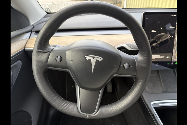 Tesla Model Y Long Range AWD 75 kWh SOH 84% | Navigatie | Leder | Stoelverwarming | FSD systeem AutoPilot