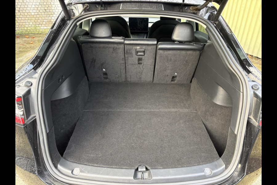 Tesla Model Y Long Range AWD 75 kWh SOH 84% | Navigatie | Leder | Stoelverwarming | FSD systeem AutoPilot