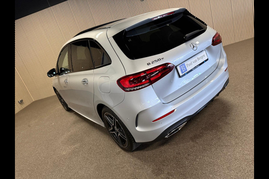 Mercedes-Benz B-Klasse 250e AMG STYLING-PANORAMA-KEYLESS-DISCTRONIC-CAMERA-HEAD UP-ZEER COMPLEET