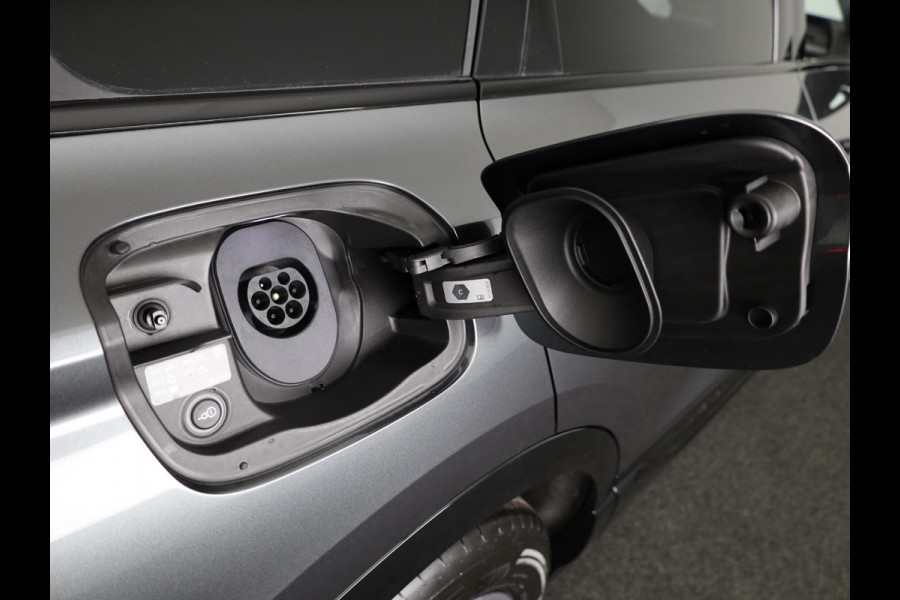 Audi Q6 e-tron Advanced edition 83Kwh 252 pk SUV | Tech pakket plus | Glazen panoramadak | Sportstoelen | Frunk |