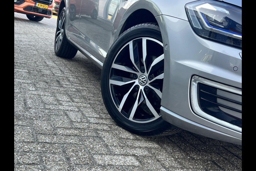 Volkswagen e-Golf e-Golf Verwarmde voorstoelen | Lederen bekleding | Achteruitrijcamera | Warmtepomp