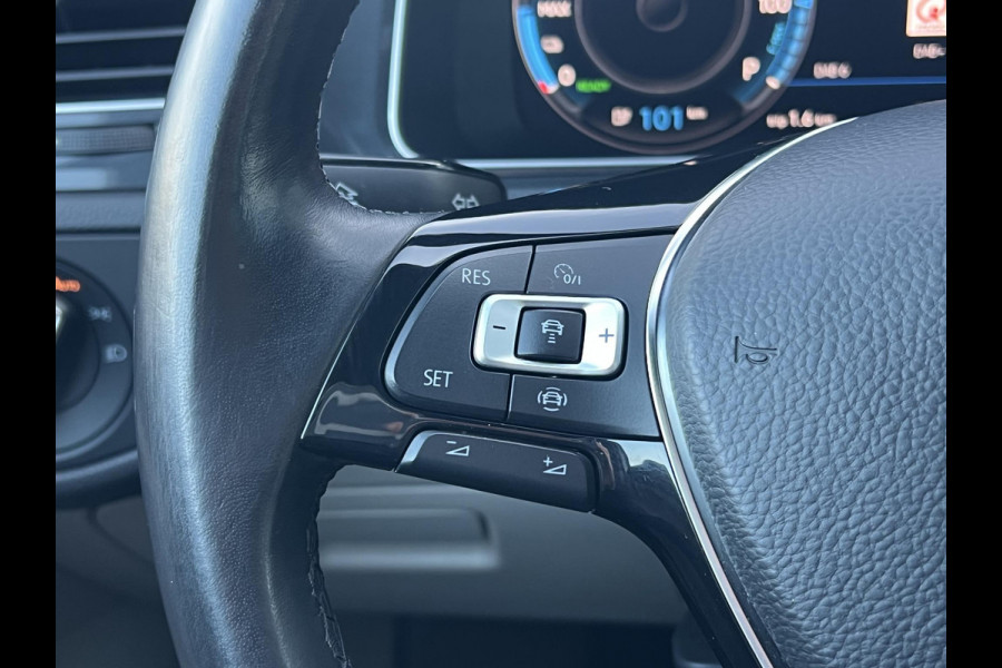 Volkswagen e-Golf e-Golf Verwarmde voorstoelen | Lederen bekleding | Achteruitrijcamera | Warmtepomp