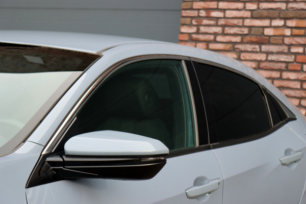 Honda Civic 1.0 i-VTEC Elegance | Adaptive Cruise Control | Stoelverwarming | Camera | Apple Carplay/Android Auto | Climate Control | DAB | Mistlampen |