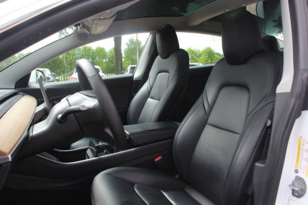 Tesla Model 3 Standard RWD Plus 60 kWh / SOH 91,4% / Autopilot / Panoramadak / Camera / Audio / 18'' / Leder