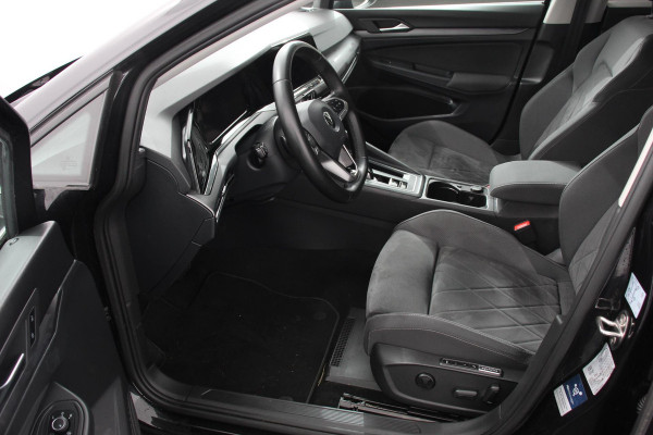 Volkswagen Golf Variant 1.5 eTSI 150pk DSG Style | Navigatie | Apple Carplay/Android Auto | Lane Assist | Dodehoek Assistent | Head-up Display |Park Assist | Parkeersensoren | Camera | Stuur- en stoelverwarming | Keyless Entry/Start | LED-verlichting voor