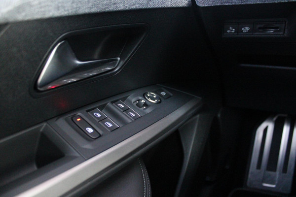 Peugeot 3008 1.2 Hybrid 145PK GT | PANORAMISCH SCHUIF / KANTELDAK | ELEKTRISCH BEDIENBARE ACHTERKLEP | AFNEEMBARE TREKHAAK | NAVIGATIE | FOCAL PREMIUM AUDIO SYSTEEM | DRAADLOZE APPLE CARPLAY/ANDROID AUTO | DRAADLOOS LADEN  | SFEER VERLICHTING | ACHTERUITRIJ CAMERA | PARKEERSENSOREN VOOR EN ACHTER | FULL LED KOPLAMPEN | KEYLESS ENTRY/START | ADAPTIVE CRUISE CONTROL | STOEL/STUUR VERWARMING | LICHTMETALEN VELGEN 19" | DODEHOEK DETECTIE |