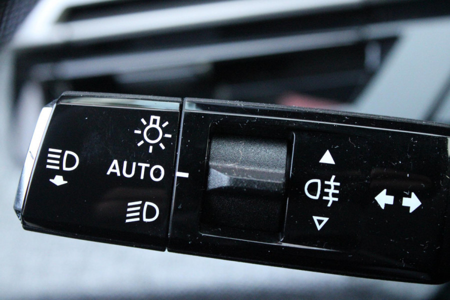 Peugeot 3008 1.2 Hybrid 145PK GT | PANORAMISCH SCHUIF / KANTELDAK | ELEKTRISCH BEDIENBARE ACHTERKLEP | AFNEEMBARE TREKHAAK | NAVIGATIE | FOCAL PREMIUM AUDIO SYSTEEM | DRAADLOZE APPLE CARPLAY/ANDROID AUTO | DRAADLOOS LADEN  | SFEER VERLICHTING | ACHTERUITRIJ CAMERA | PARKEERSENSOREN VOOR EN ACHTER | FULL LED KOPLAMPEN | KEYLESS ENTRY/START | ADAPTIVE CRUISE CONTROL | STOEL/STUUR VERWARMING | LICHTMETALEN VELGEN 19" | DODEHOEK DETECTIE |