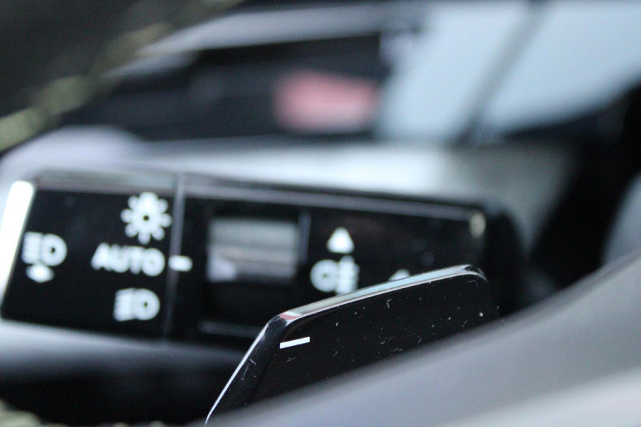 Peugeot 3008 1.2 Hybrid 145PK GT | PANORAMISCH SCHUIF / KANTELDAK | ELEKTRISCH BEDIENBARE ACHTERKLEP | AFNEEMBARE TREKHAAK | NAVIGATIE | FOCAL PREMIUM AUDIO SYSTEEM | DRAADLOZE APPLE CARPLAY/ANDROID AUTO | DRAADLOOS LADEN  | SFEER VERLICHTING | ACHTERUITRIJ CAMERA | PARKEERSENSOREN VOOR EN ACHTER | FULL LED KOPLAMPEN | KEYLESS ENTRY/START | ADAPTIVE CRUISE CONTROL | STOEL/STUUR VERWARMING | LICHTMETALEN VELGEN 19" | DODEHOEK DETECTIE |