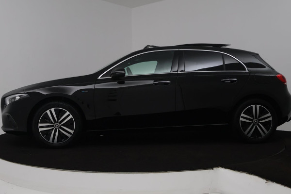 Mercedes-Benz A-Klasse 250 e Business Solution Luxury Limited (PANORAMADAK, STOELVERWARMING, ELEKTR STOELEN, SFEERVERLICHTING)