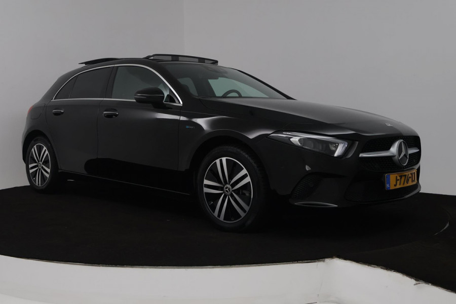 Mercedes-Benz A-Klasse 250 e Business Solution Luxury Limited (PANORAMADAK, STOELVERWARMING, ELEKTR STOELEN, SFEERVERLICHTING)