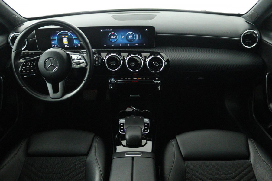 Mercedes-Benz A-Klasse 180 d Premium Plus (ACHTERUITRIJCAMERA, NAVIGATIE, PARKEERSENSOREN, BLUETOOTH, CRUISE CONTROL)