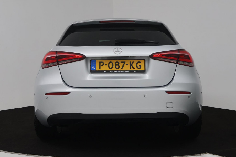 Mercedes-Benz A-Klasse 180 d Premium Plus (ACHTERUITRIJCAMERA, NAVIGATIE, PARKEERSENSOREN, BLUETOOTH, CRUISE CONTROL)