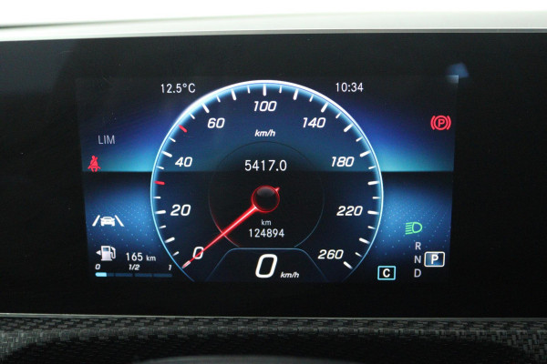 Mercedes-Benz A-Klasse 180 d Premium Plus (ACHTERUITRIJCAMERA, NAVIGATIE, PARKEERSENSOREN, BLUETOOTH, CRUISE CONTROL)