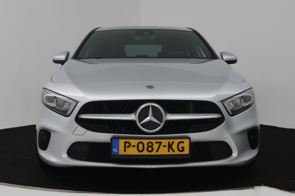 Mercedes-Benz A-Klasse 180 d Premium Plus (ACHTERUITRIJCAMERA, NAVIGATIE, PARKEERSENSOREN, BLUETOOTH, CRUISE CONTROL)