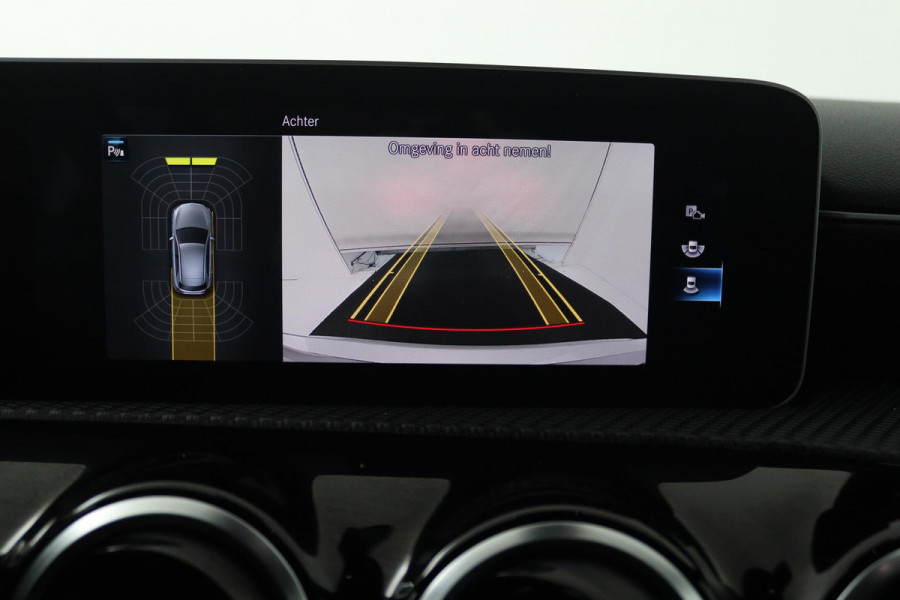Mercedes-Benz A-Klasse 180 d Premium Plus (ACHTERUITRIJCAMERA, NAVIGATIE, PARKEERSENSOREN, BLUETOOTH, CRUISE CONTROL)