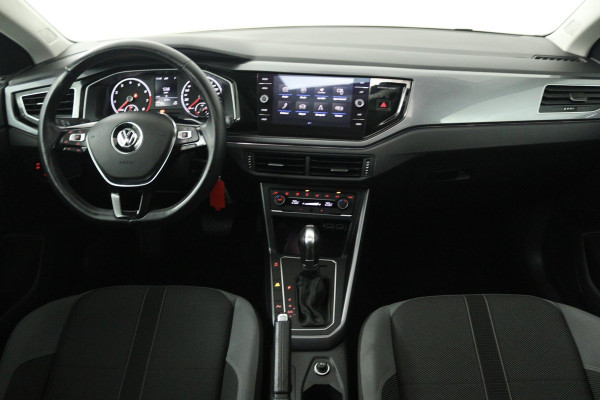 Volkswagen Polo 1.0 TSI Highline (PANORAMADAK, CRUISE ADAPTIEF, NAVIGATIE CARPLAY, PARKEERSENSOREN, AUTOMAAT)