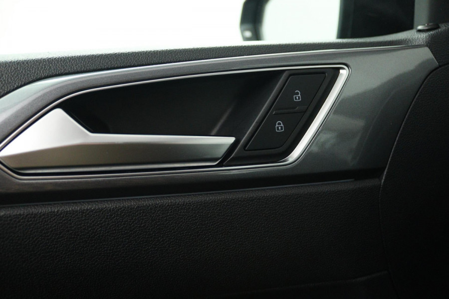 Volkswagen Polo 1.0 TSI Highline (PANORAMADAK, CRUISE ADAPTIEF, NAVIGATIE CARPLAY, PARKEERSENSOREN, AUTOMAAT)