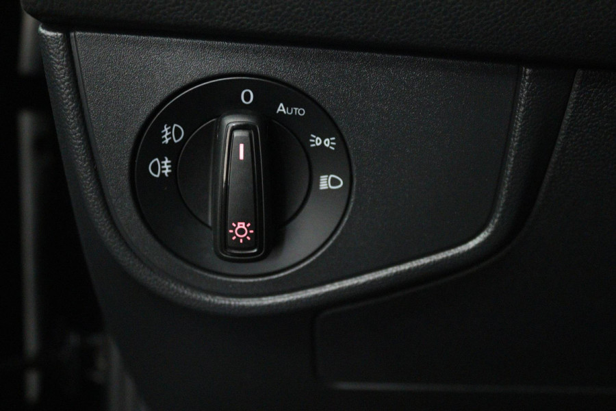 Volkswagen Polo 1.0 TSI Highline (PANORAMADAK, CRUISE ADAPTIEF, NAVIGATIE CARPLAY, PARKEERSENSOREN, AUTOMAAT)