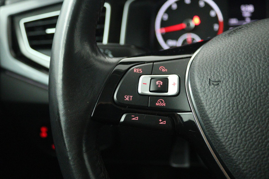 Volkswagen Polo 1.0 TSI Highline (PANORAMADAK, CRUISE ADAPTIEF, NAVIGATIE CARPLAY, PARKEERSENSOREN, AUTOMAAT)