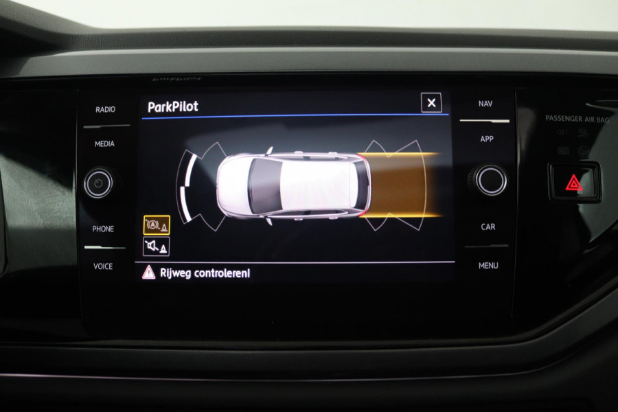 Volkswagen Polo 1.0 TSI Highline (PANORAMADAK, CRUISE ADAPTIEF, NAVIGATIE CARPLAY, PARKEERSENSOREN, AUTOMAAT)