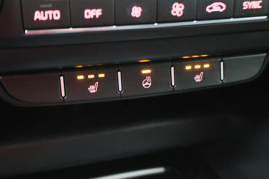 Kia Ceed Sportswagon 1.4 T-GDi Automaat DynamicPlusLine Climate, Apple Carplay, ACC, Camera, Verwarmd Stuurwiel, Trekhaak, 16''