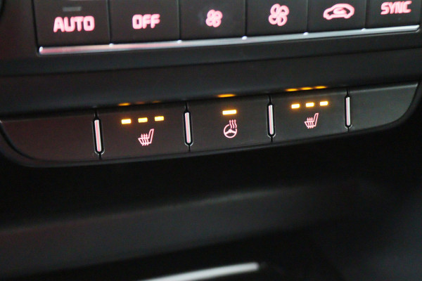 Kia Ceed Sportswagon 1.4 T-GDi Automaat DynamicPlusLine Climate, Apple Carplay, ACC, Camera, Verwarmd Stuurwiel, Trekhaak, 16''