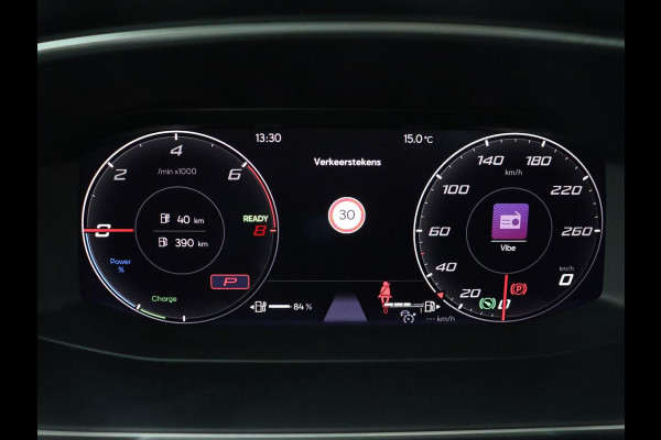 Seat Leon 1.4 TSI eHybrid PHEV Xcellence | Adaptive cruise | Carplay | Sfeerverlichting | Navigatie | Leder/Alcantara | Camera | Digital Cockpit | Plug In