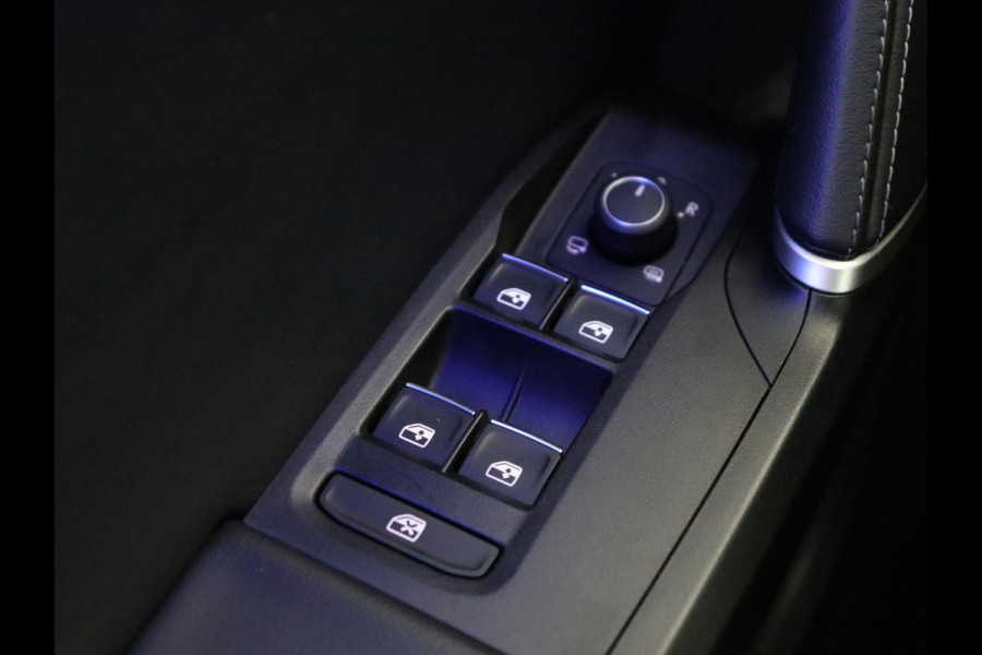 Seat Leon 1.4 TSI eHybrid PHEV Xcellence | Adaptive cruise | Carplay | Sfeerverlichting | Navigatie | Leder/Alcantara | Camera | Digital Cockpit | Plug In