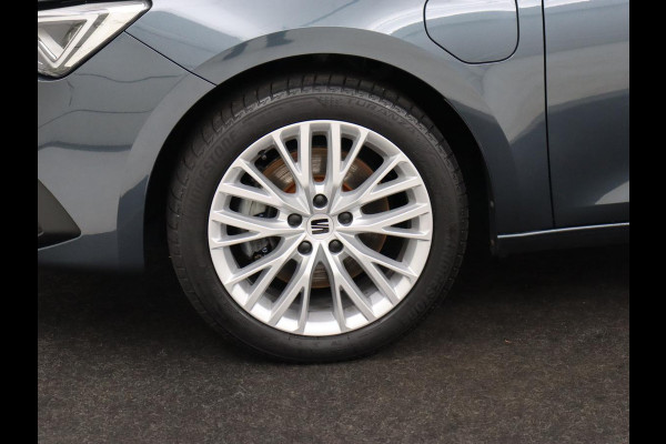 Seat Leon 1.4 TSI eHybrid PHEV Xcellence | Adaptive cruise | Carplay | Sfeerverlichting | Navigatie | Leder/Alcantara | Camera | Digital Cockpit | Plug In