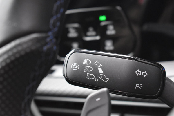 Volkswagen Golf 2.0 TSI R 4Motion Pano Lane ACC H&K Camera Drift